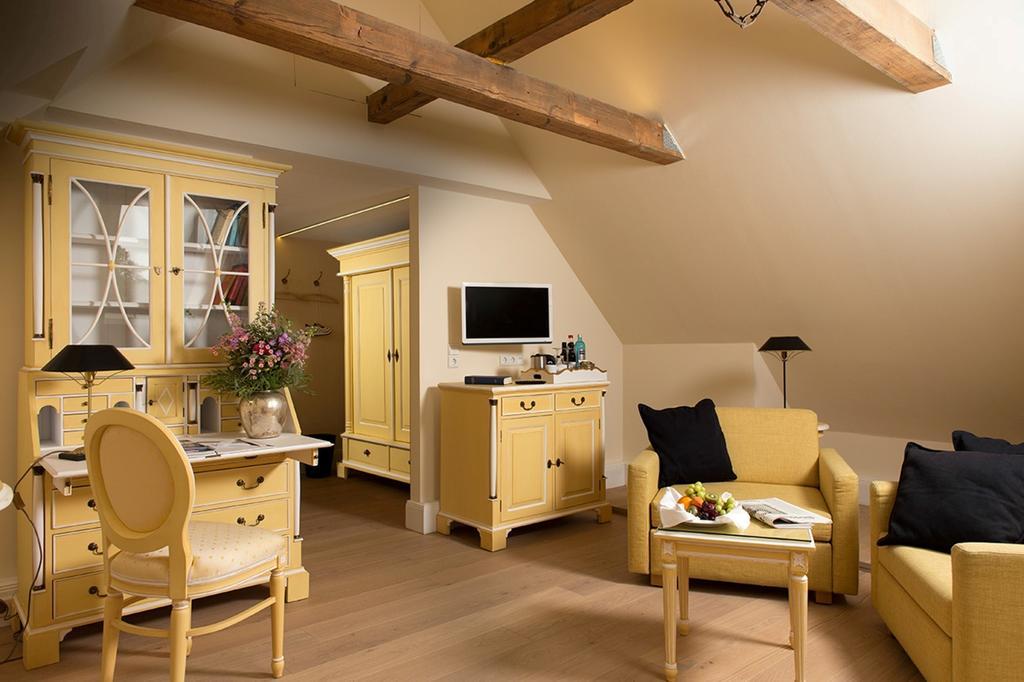 Palais Esplanade Hamburg - Adults Only Hotel Room photo