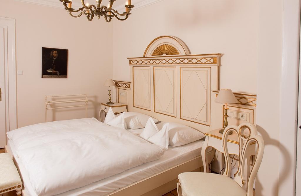 Palais Esplanade Hamburg - Adults Only Hotel Room photo